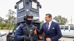 Entrega Armenta 100 patrullas Tiguan armadas en Puebla para reforzar seguridad