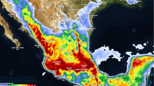 Ciclones y frente frío traerán lluvias intensas a gran parte de México