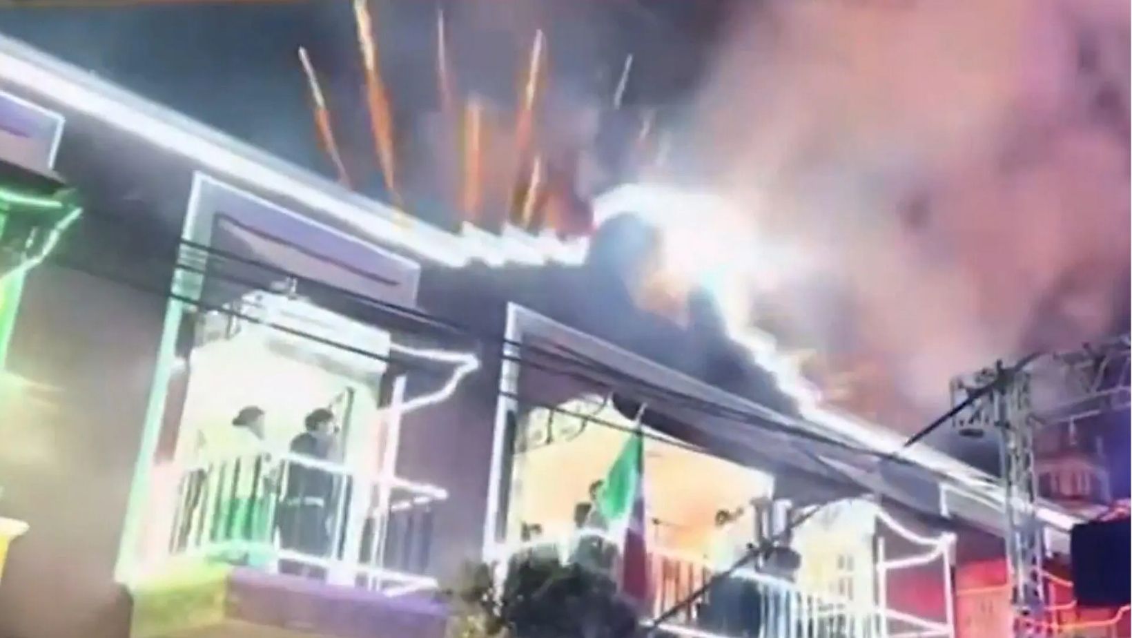 Explosiones de pirotecnia interrumpen Grito de Independencia en Totimehuacán